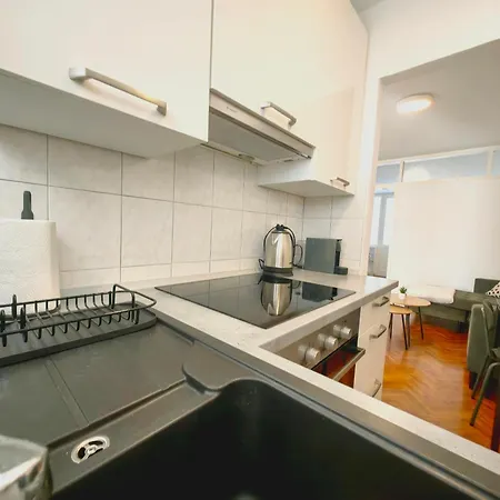 With Balcony In شقة *