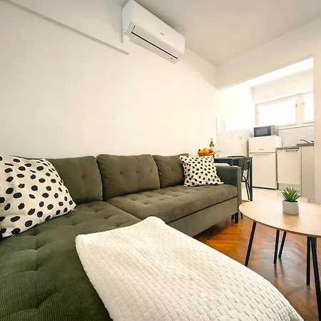 With Balcony In شقة