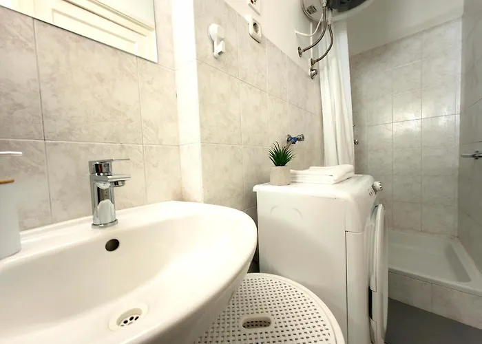 With Balcony In 아파트 스플리트