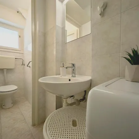 Appartamento With Balcony In